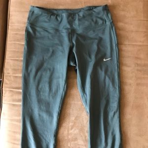 Nike Cropped Leggings
